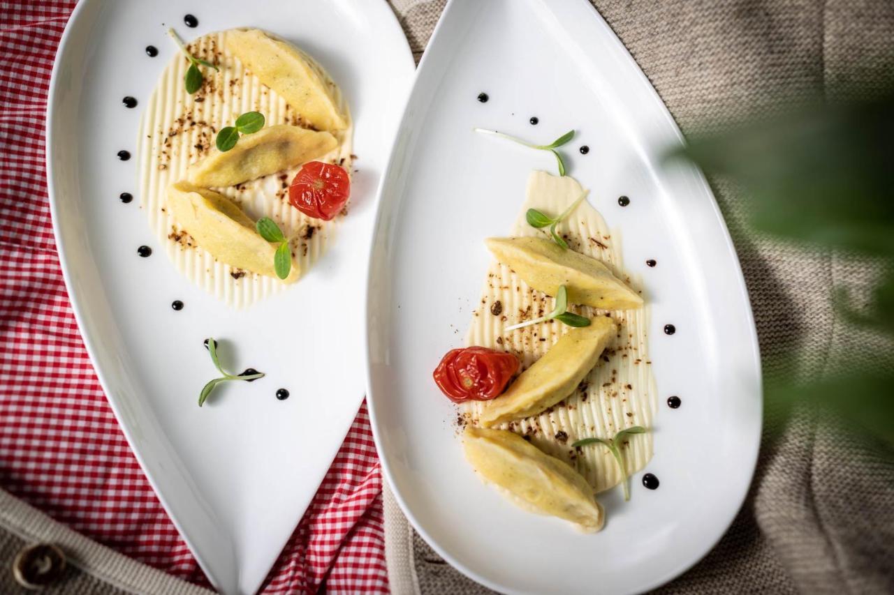 Hotel Panoramic Lotsch Sarentino ภายนอก รูปภาพ